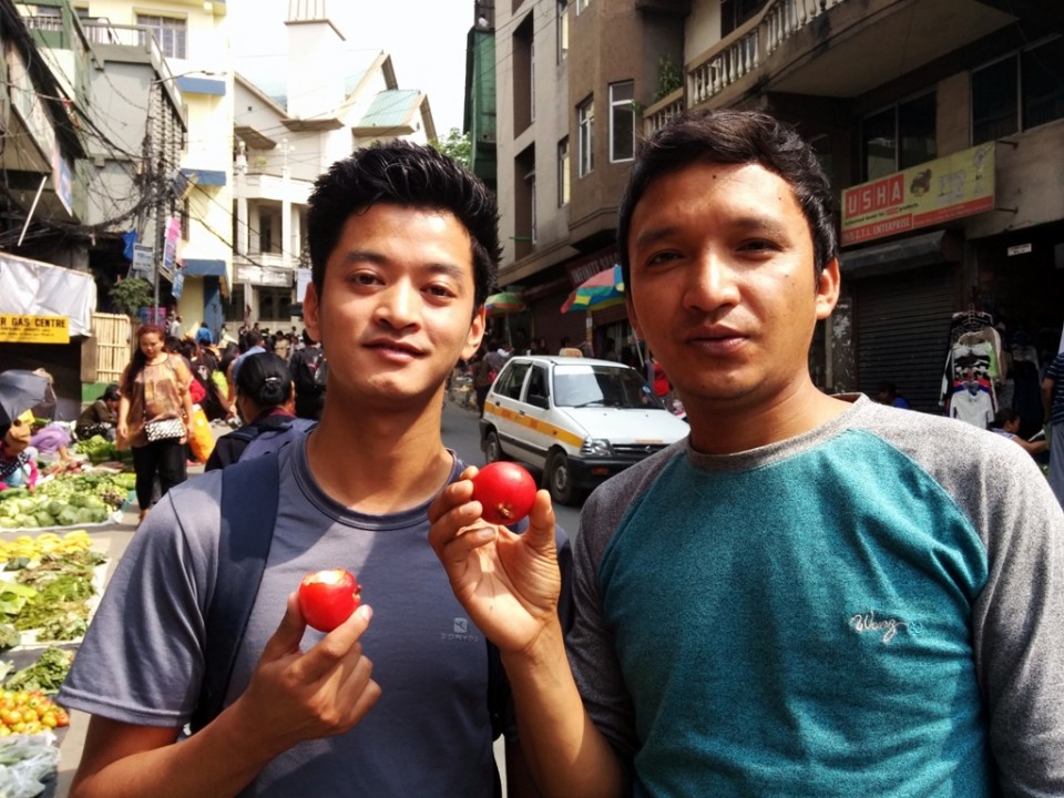 Eating Garcinia with Local Guide Johnny